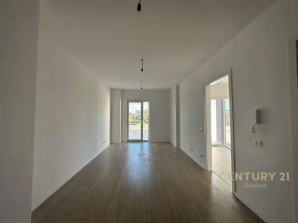 Tirane, jepet me qera apartament 1+1+BLK Kati 0, 94 m² 380 Euro (Univers City)