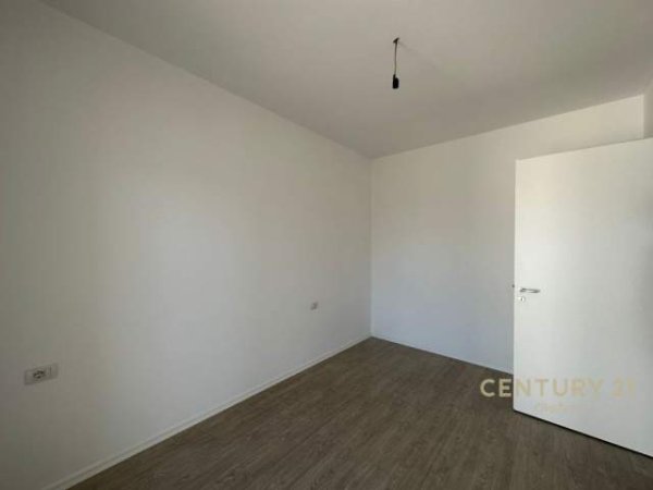 Tirane, jepet me qera apartament 1+1+BLK Kati 0, 94 m² 380 Euro (Univers City)