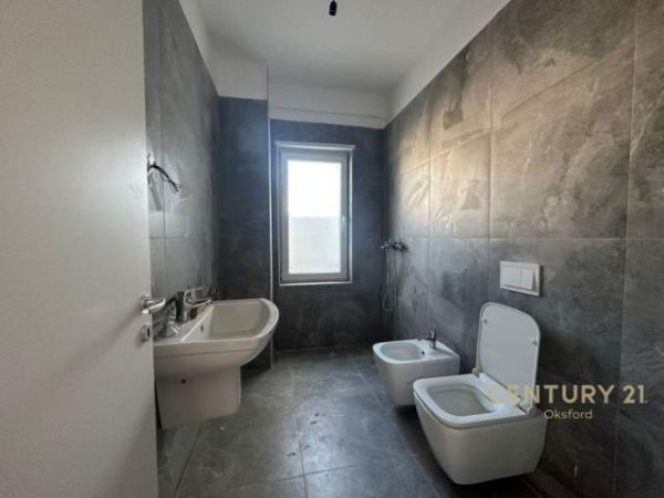 Tirane, jepet me qera apartament 1+1+BLK Kati 0, 94 m² 380 Euro (Univers City)