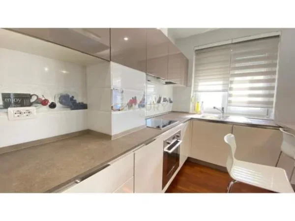 Tirane, jepet me qera apartament 100 m² 800 Euro (farke)