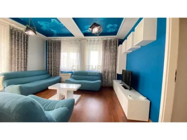 Tirane, jepet me qera apartament 100 m² 800 Euro (farke)