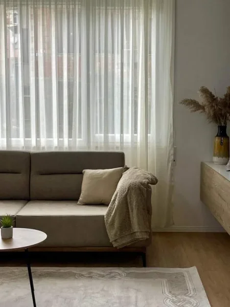 Tirane, jepet me qera apartament Kati 3, 700 Euro (Shkollla e Baletit)