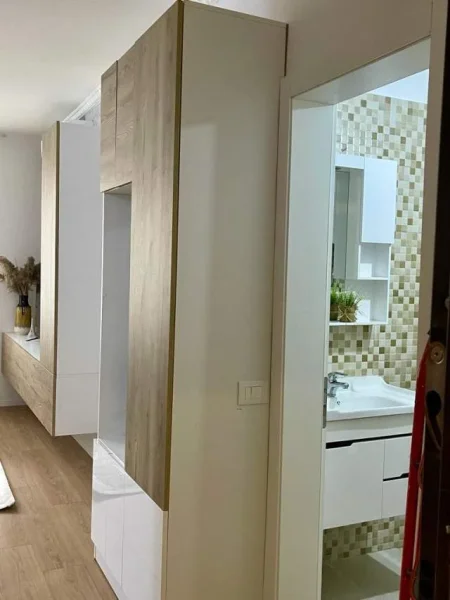 Tirane, jepet me qera apartament Kati 3, 700 Euro (Shkollla e Baletit)