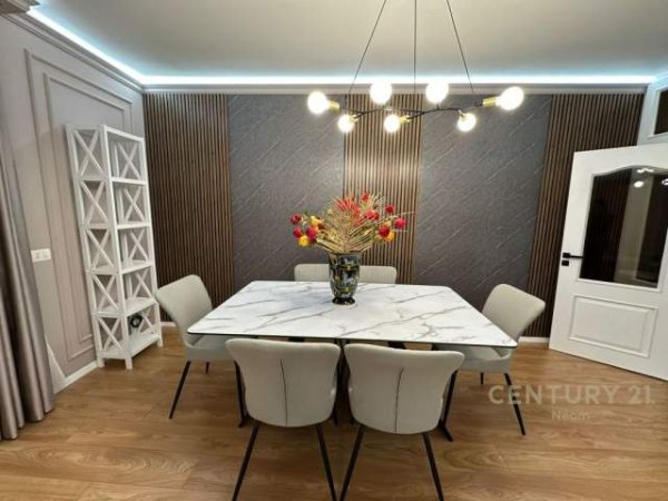 Tirane, shitet apartament 2+1+BLK Kati 6, 135 m² 270.000 Euro (Komuna e parisit)
