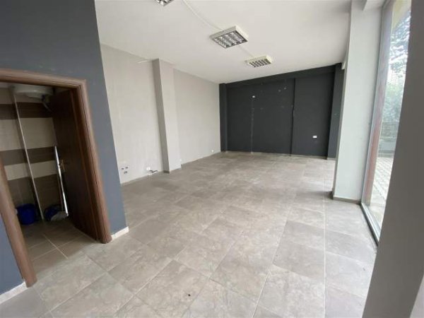 Tirane, jepet me qera dyqan Kati 0, 50 m² 350 Euro (NDRE MJEDA)