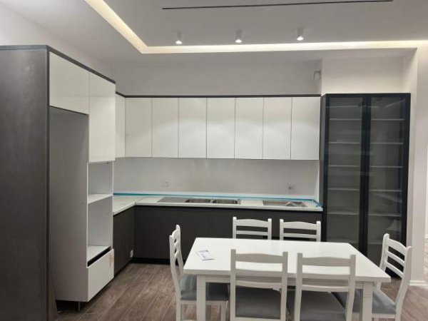 Tirane, jepet me qera apartament 2+1+BLK Kati 3, 138 m² 500 Euro (Xhanfize Keko)