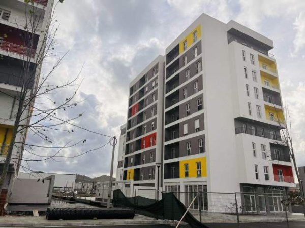 Tirane, shes apartament 3+1 Kati 8, 128 m² 110.000 Euro