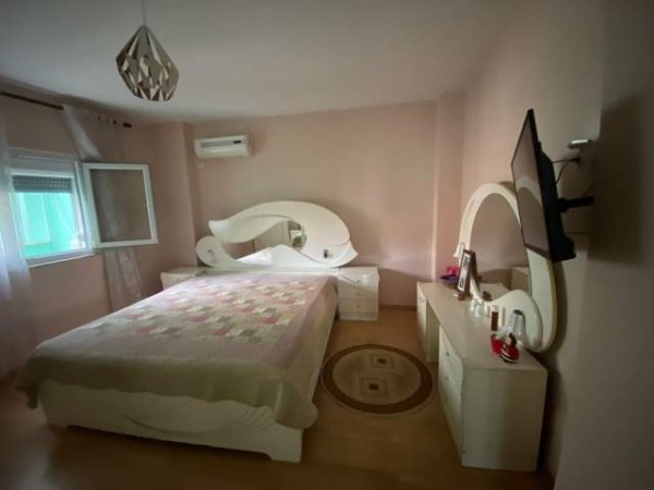 Tirane, shitet apartament 3+1 Kati 4, 125 m² 225.000 Euro (Komuna e Parisit)