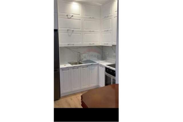 Tirane, jepet me qera apartament 1+1 Kati 5, 80 m² 400 Euro (Fresk)