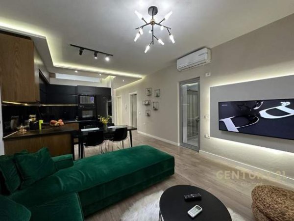 Tirane, jepet me qera apartament 2+1 Kati 2, 70 m² 700 Euro (Komuna e parisit)