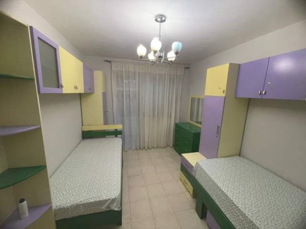 Tirane, jepet me qera apartament 2+1+BLK Kati i pare, 600 Euro (Rruga Ramazan Demneri)