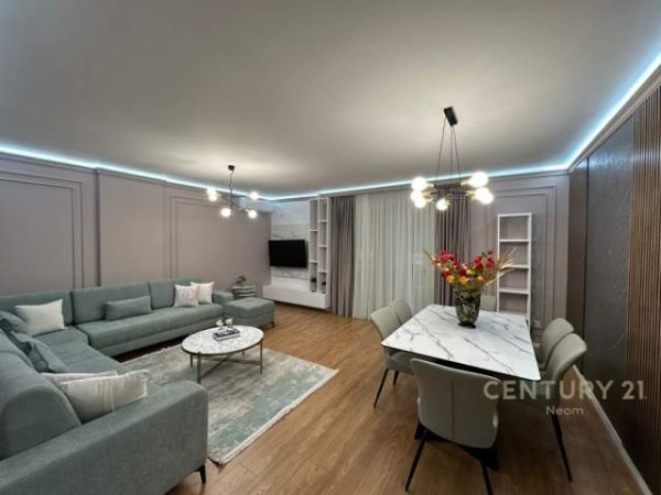 Tirane, shitet apartament 135 m² 270.000 Euro (komuna parisit)