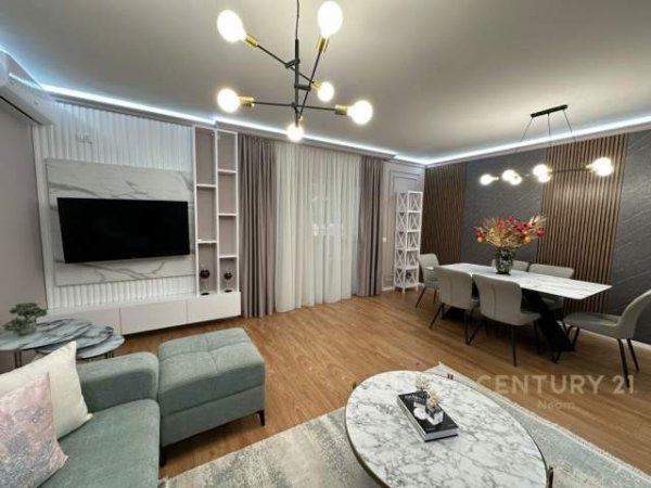 Tirane, shitet apartament 135 m² 270.000 Euro (komuna parisit)