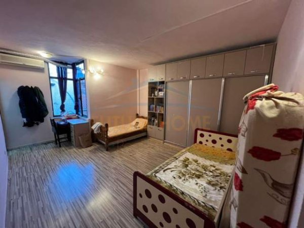 Tirane, jepet me qera ambjent biznesi Kati 2, 120 m² 1.200 Euro (Rruga e Barrikadave)