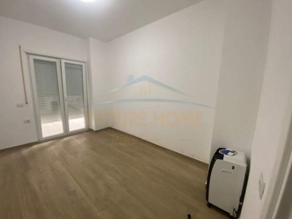 Tirane, jepet me qera ambjent biznesi Kati 3, 115 m² 550 Euro (Rruga e Barrikadave)