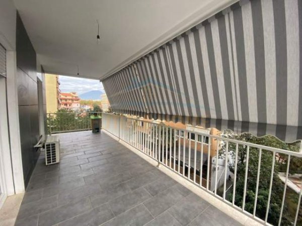 Tirane, jepet me qera ambjent biznesi Kati 3, 115 m² 550 Euro (Rruga e Barrikadave)