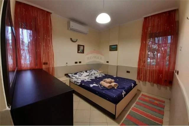 Tirane, jepet me qera apartament 1+1 Kati 2, 55 m² 430 Euro (Stacioni Trenit)