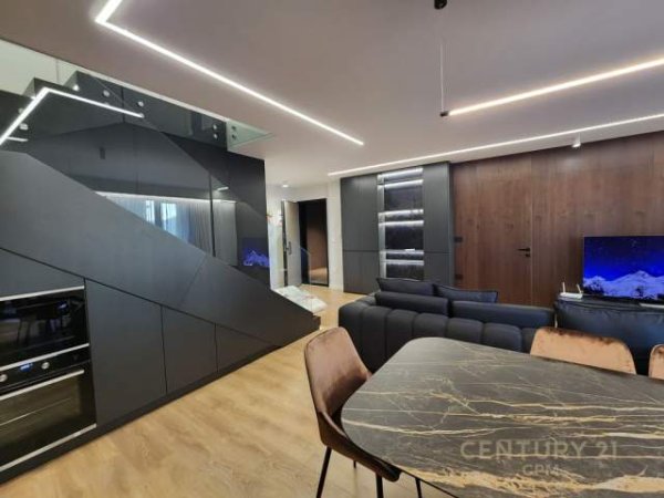 Tirane, shes apartament duplex 3+1+BLK Kati 11, 187 m² 415.000 Euro (Rr.Kavajes)