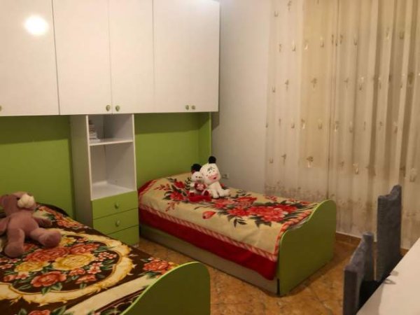 Tirane, jepet me qera apartament 2+1+BLK Kati 6, 80 m² 35.000 Leke (RRUGA E TELEFERIKUT)