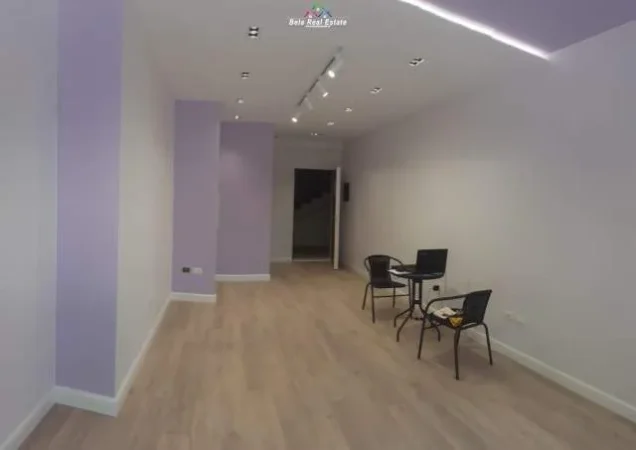 Tirane, jepet me qera dyqan Kati 1, 40 m²600 Euro (liqeni i thate)