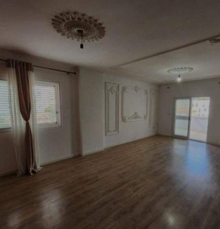 Tirane, jepet me qera zyre Kati 5, 137 m² 800 Euro (Myslym Shyri)