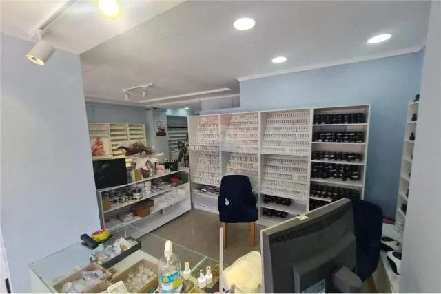 Tirane, shitet ambjent biznesi Kati 0, 135.000 Euro (marteniteti i ri)