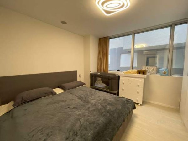 Tirane, shitet apartament 80 m² 165.000 Euro