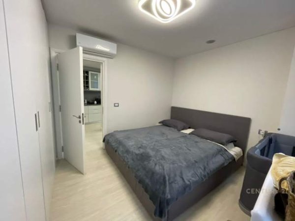 Tirane, shitet apartament 80 m² 165.000 Euro