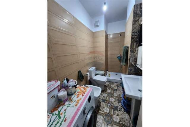 Tirane, jepet me qera apartament 1+1 Kati 3, 75 m² 400 Euro (Rruga Mikel Maruli)