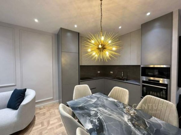 Tirane, jepet me qera apartament 2+1+BLK 100 m² 1.000 Euro (liqeni)