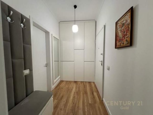 Tirane, jepet me qera apartament 2+1 Kati 8, 112 m² 1.300 Euro (Pazari i ri)