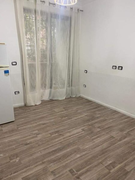 Tirane, jepet me qera 75 m² 400 Euro (21 Dhjetori)