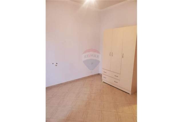 Tirane, jepet me qera apartament 3+1 Kati 3, 115 m² 400 Euro (Kodra e Diellit)