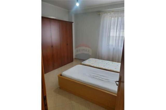 Tirane, jepet me qera apartament 3+1 Kati 3, 115 m² 400 Euro (Kodra e Diellit)