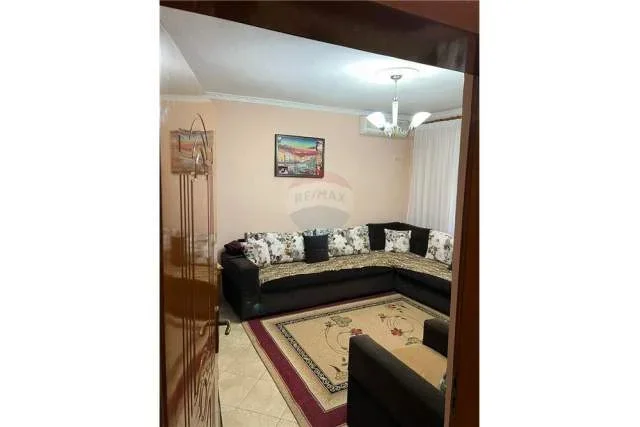 Tirane, jepet me qera apartament 2+1 Kati 3, 100 m² 450 Euro (Rruga ferit xhajko)