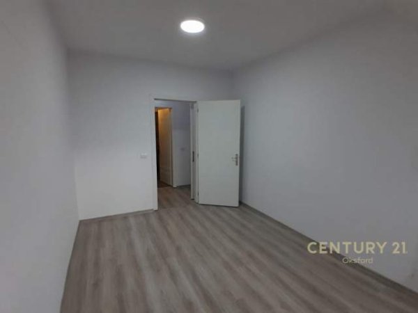 Tirane, jepet me qera apartament 2+1+BLK Kati 10, 83 m² 400 Euro