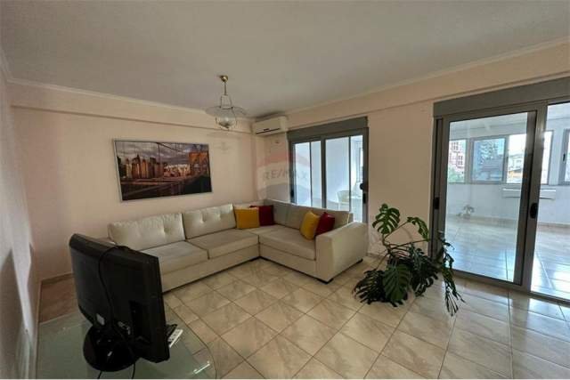 Tirane, jepet me qera apartament 2+1 Kati 4, 137 m² 700 Euro (Myslym Shyri)