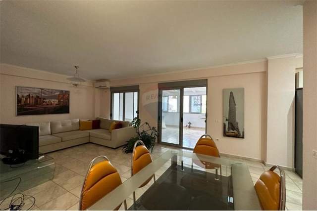 Tirane, jepet me qera apartament 2+1 Kati 4, 137 m² 700 Euro (Myslym Shyri)