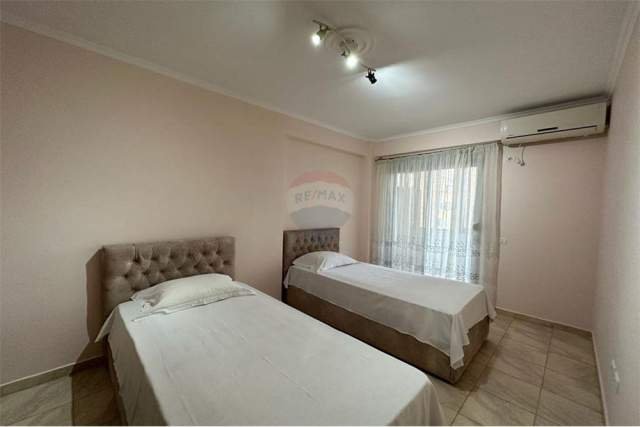 Tirane, jepet me qera apartament 2+1 Kati 4, 137 m² 700 Euro (Myslym Shyri)