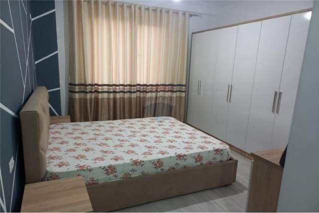 Tirane, jepet me qera apartament 2+1 110 m² 550 Euro (Astir)