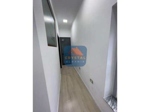 Tirane, shitet ambjent biznesi Kati 1, 33 m² 95.000 Euro (rruga xhemal tafaj)