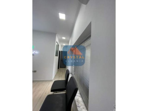 Tirane, shitet ambjent biznesi Kati 1, 33 m² 95.000 Euro (rruga xhemal tafaj)