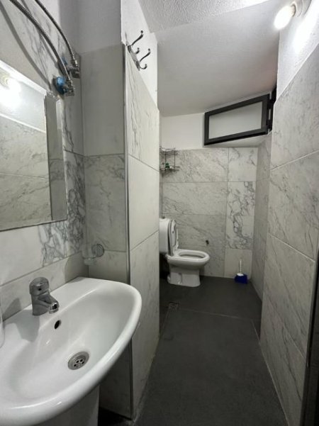 Tirane, jepet me qera apartament 1+1+BLK Kati 1, 60 m² 400 Euro (GJon Mili) +