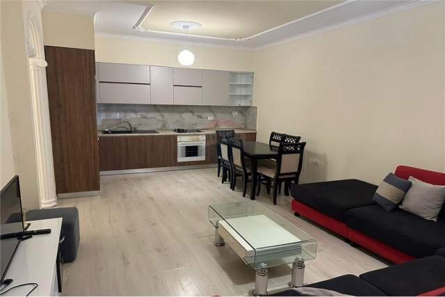 Tirane, jepet me qera apartament 2+1 Kati 2, 107 m² 177.000  (Fusha e Aviacionit)