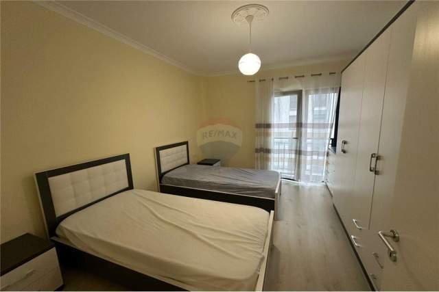 Tirane, jepet me qera apartament 2+1 Kati 2, 107 m² 177.000  (Fusha e Aviacionit)