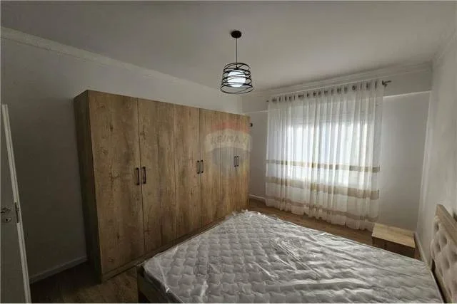Tirane, jepet me qera apartament 1+1 Kati 5, 400 Euro