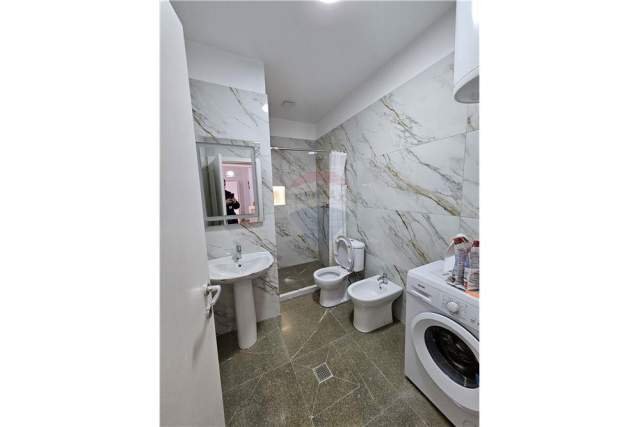 Tirane, jepet me qera apartament 1+1 Kati 5, 400 Euro