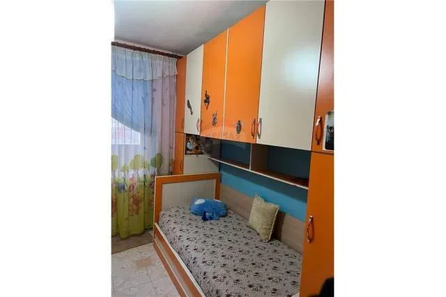 Tirane, jepet me qera apartament 2+1 Kati 3, 100 m² 450 Euro (Ferit Xhajko)