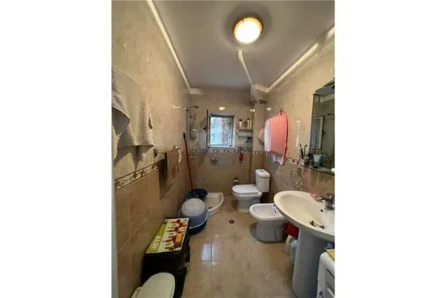 Tirane, jepet me qera apartament 2+1 Kati 3, 100 m² 450 Euro (Ferit Xhajko)