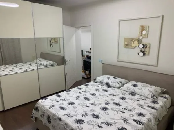 Tirane, jepet me qera apartament 2+1 dhe post parkimi Kati 5, 85 m² 800 Euro (Myslym Shyri)